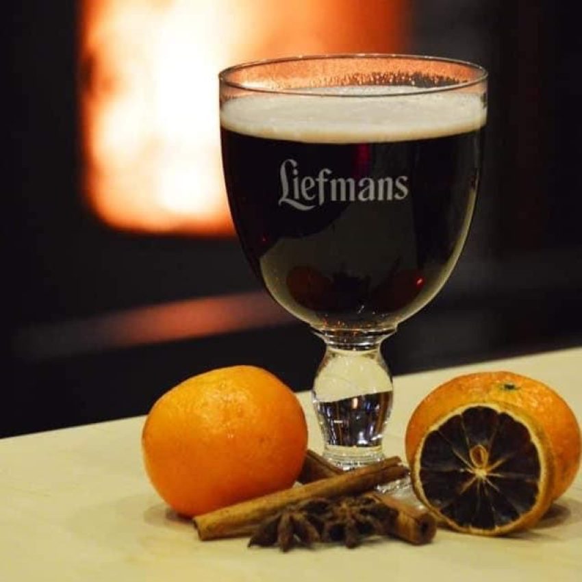 Das Glühbier der Brauerei Liefmans wird warm getrunken und hat einen weihnachtlich-fruchtigen Geschmack.